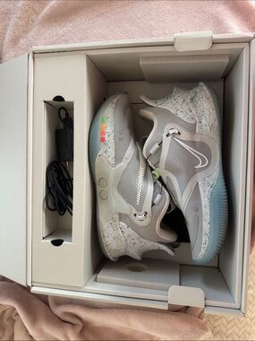 Nike Light Gray and White Athletic Shoes with Speckled Sole